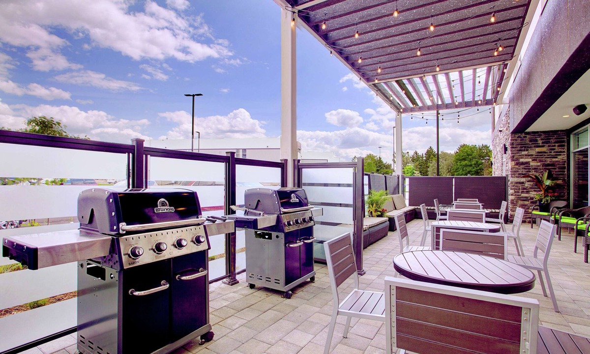 Steeles Industrial Hotel | Home2 Suites by Hilton Toronto Brampton
