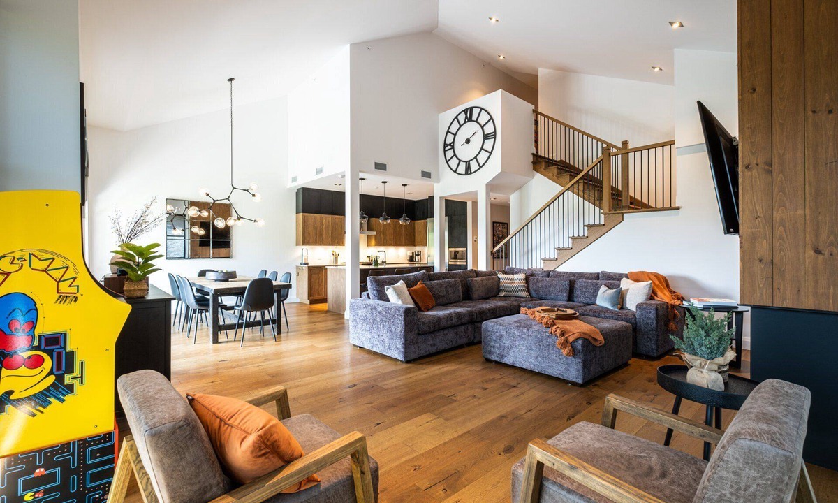 Mont-Tremblant Condo | Horizon | Ski-in/Ski-out | Mountain & Lake View | Gym, Hot Tub & Sauna Access