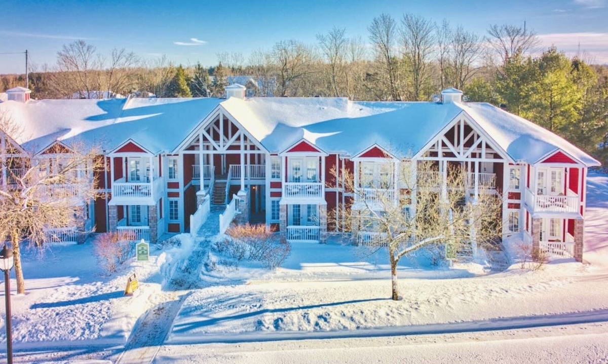 Oro-Medonte Resort | 🐎Horseshoe Valley townhouse condo close to lakes 🌊