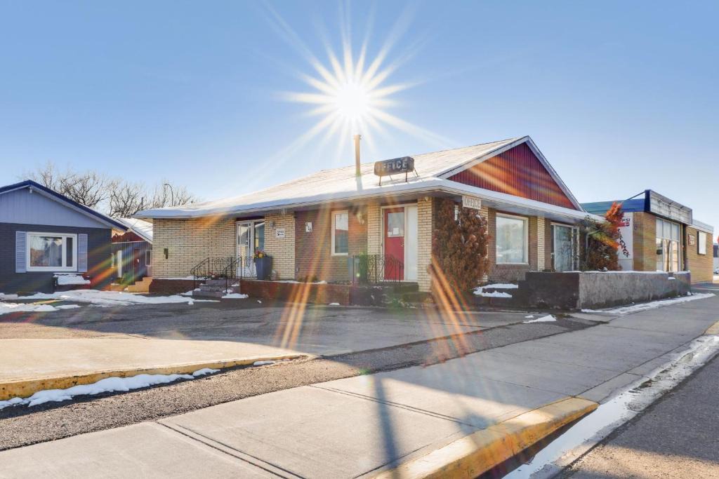 Fort Macleod Hotel | Hotel Bethel - Fort MacLeod, AB