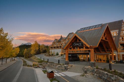 Banff Hotel | Hotel Canoe and Suites