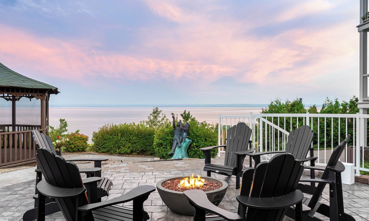 Pointe-au-Pic Hotel | Hotel et Pavillons Le Petit Manoir du Casino