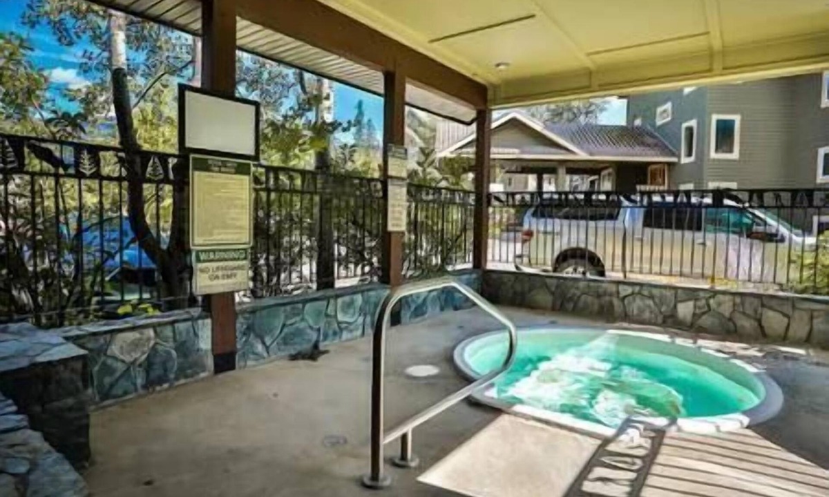 Fernie Apartment | Hotel-Style Studio Suite / Hot Tub / Sauna / BBQ