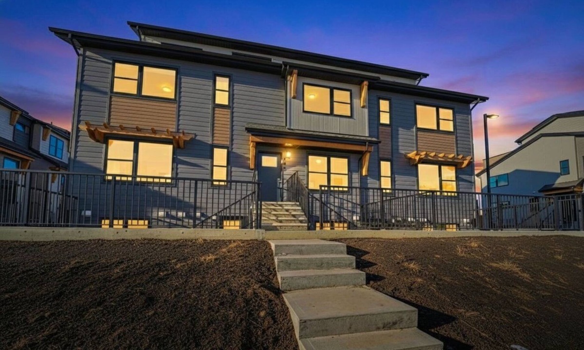 Southeast Calgary Condo | https:/listings.airunlimitedcorp.com/sites/qnnbzbv/unbranded