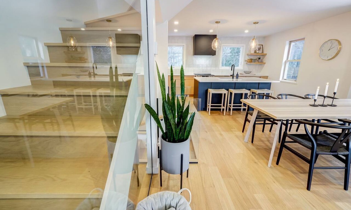 Mont-Tremblant Village House | HushHaus- Sleeps 9- Hike Bike Golf-AC, luxury linens and VIP parking pass