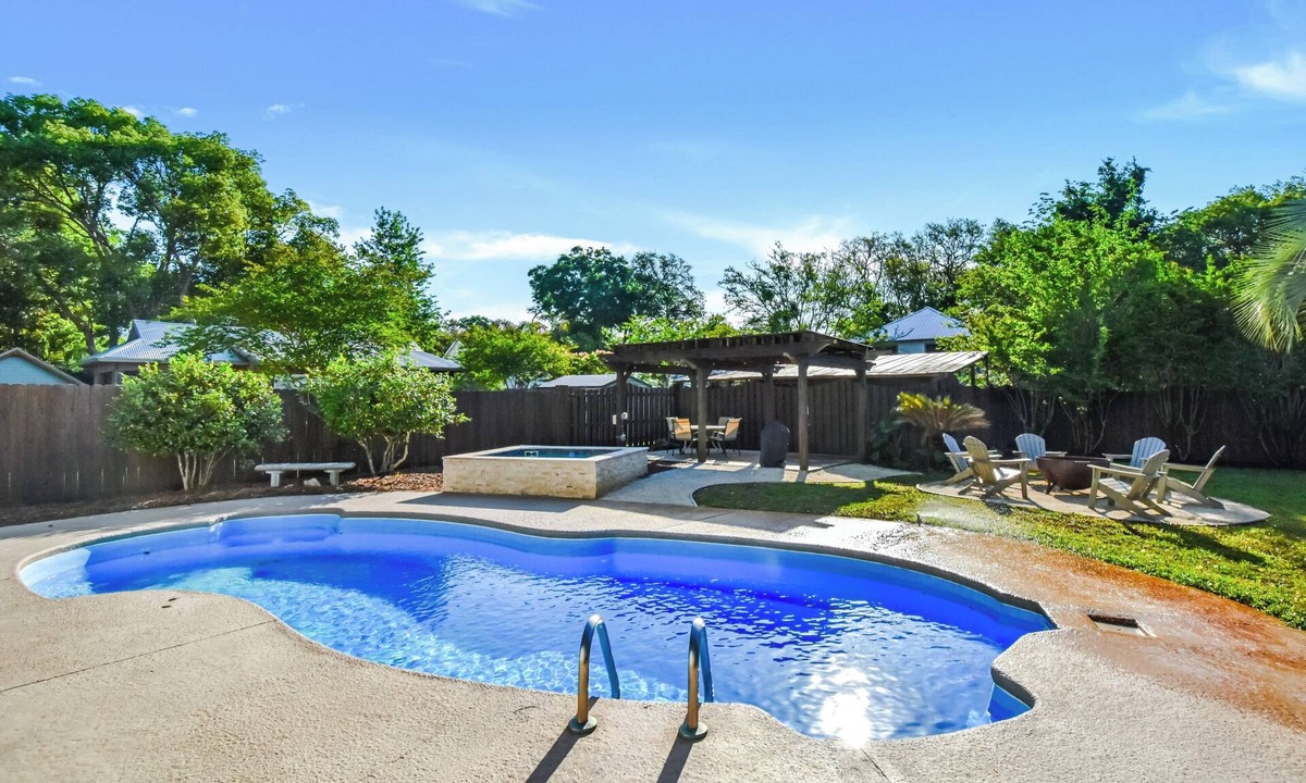 Demere Park House | Immaculate 4 bed/3.5 bath Home with Private Pool