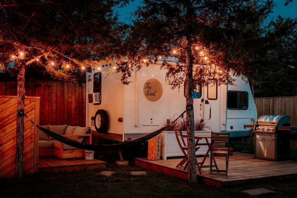 Tyendinaga Mohawk Territory House | Incredible Caravan with Fire Pit and Games in Deseronto, Ontario