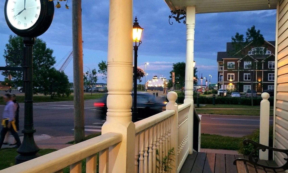 Queens Square Bed & Breakfast | Inn on The Harbour