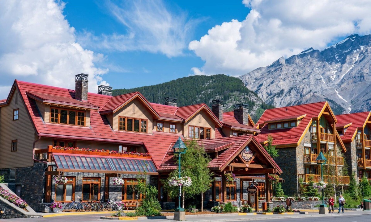 Banff Apartment | Inviting 2 Queen Room w/Balcony | Sauna & Hot Tub