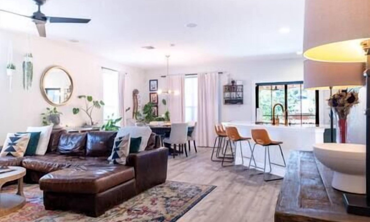 Wetmore House | JW Marriott-2 HOMES+Yard-Arcade-Grill-Sleeps 20