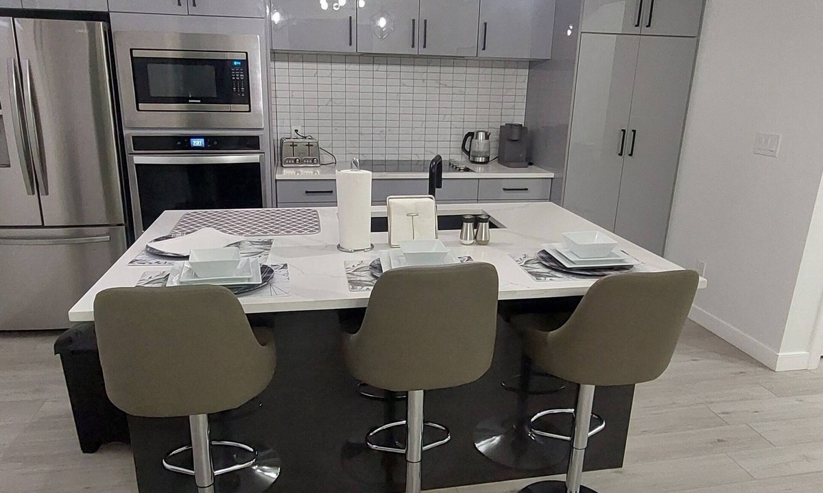 Spruce Grove House | Kingsbury Oasis-2 Minutes from the Highway