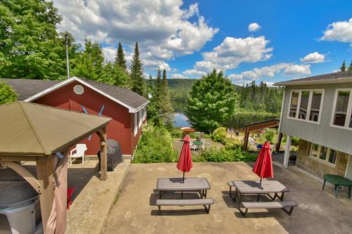 Saint Donat House | L'eau douce - Lumière naturelle en bord de lac