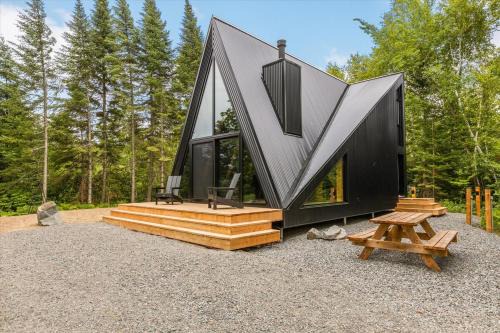 Saint-Roch-de-Mekinac Ski Chalet | La Cabine Hygge