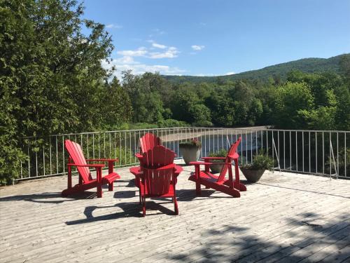 Baie-St-Paul Apartment | La CAMPAGNE au centre-ville de Baie-Saint-Paul UNIQUE