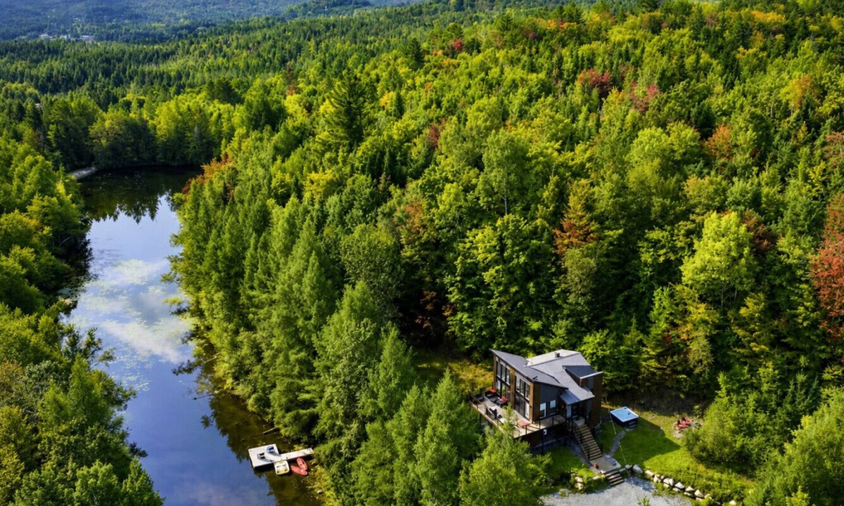 Chertsey Cabin | La Clairière Enchantée, Spa et Bord de L`Eau