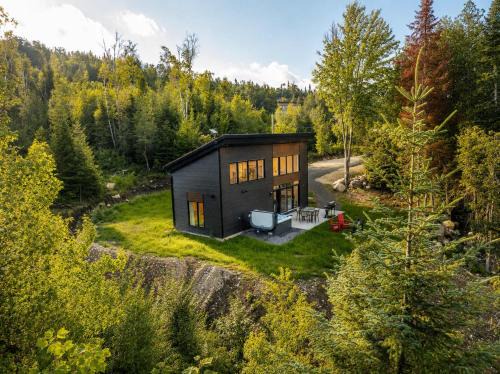 Saint Come House | La Luxueuse Spa et Montagne de Ski Chalet NEUF