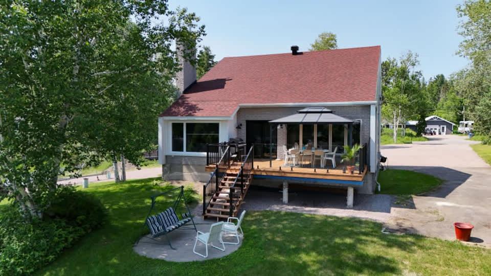 Jonquiere Ski Chalet | La Maison du Lac - Private dock & lake view