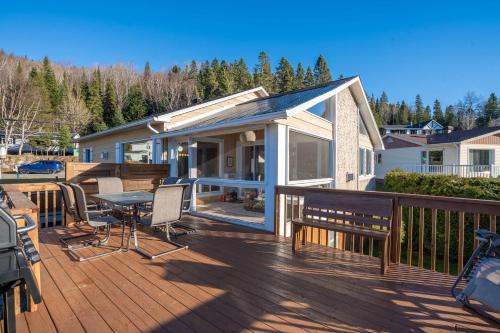 Saint Zenon Ski Chalet | La Zenitude Spa & Lake View