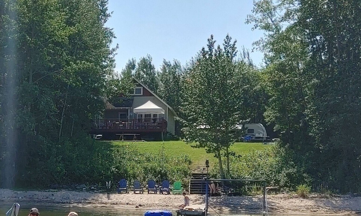 Central Alberta Cottage | Lac La Biche Lakefront 5BR Cottage Private Sandy Beach Huge Yard