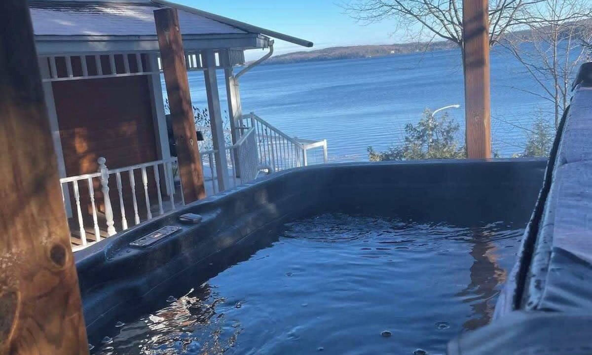 Mansonville Ski Chalet | Lac Memphremagog Waterfront - Spa - Le Mimosa