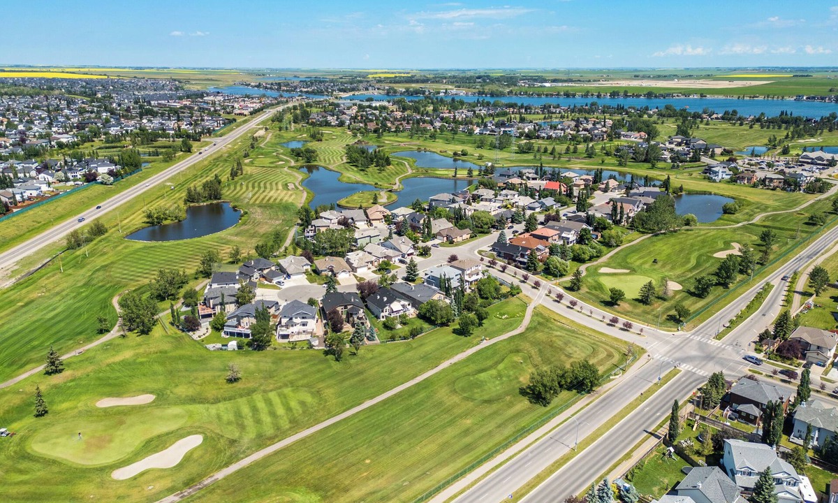 Chestermere House | Lake Community Hideout