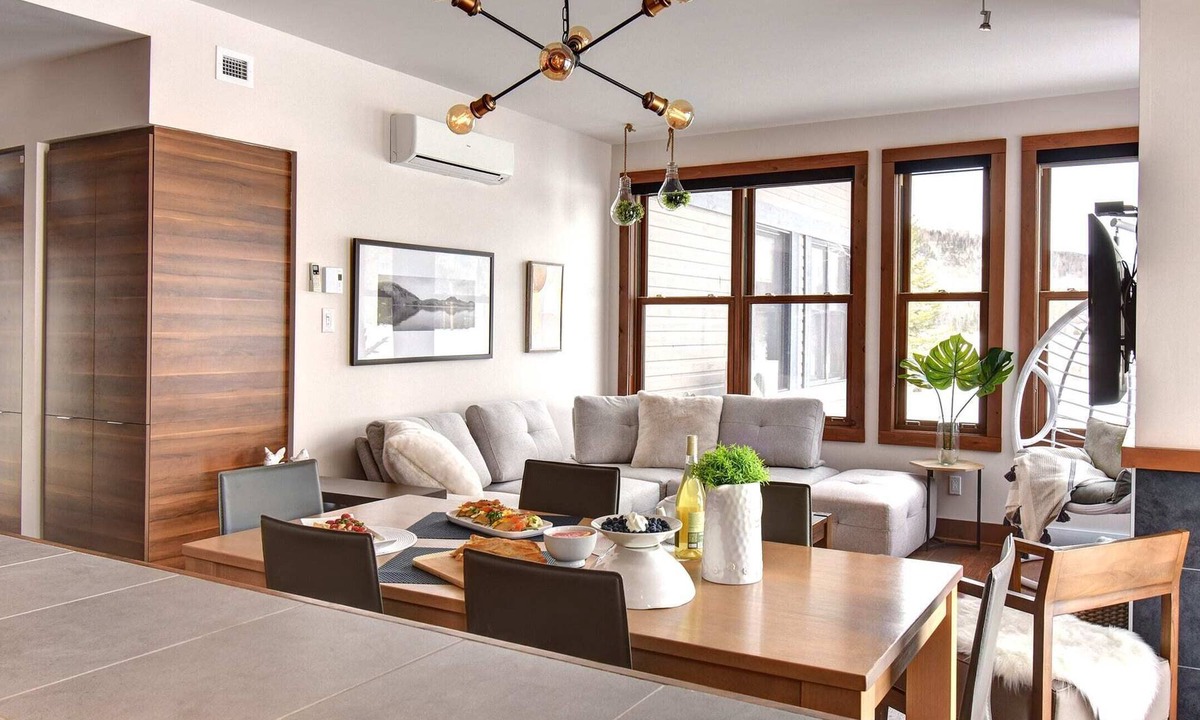 Lac Superieur Village Apartment | Lake side suite with view on the mountains