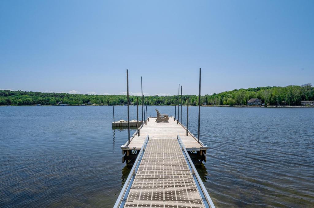 Lion's Head House | Lakefront Boat Slip Hot Tub