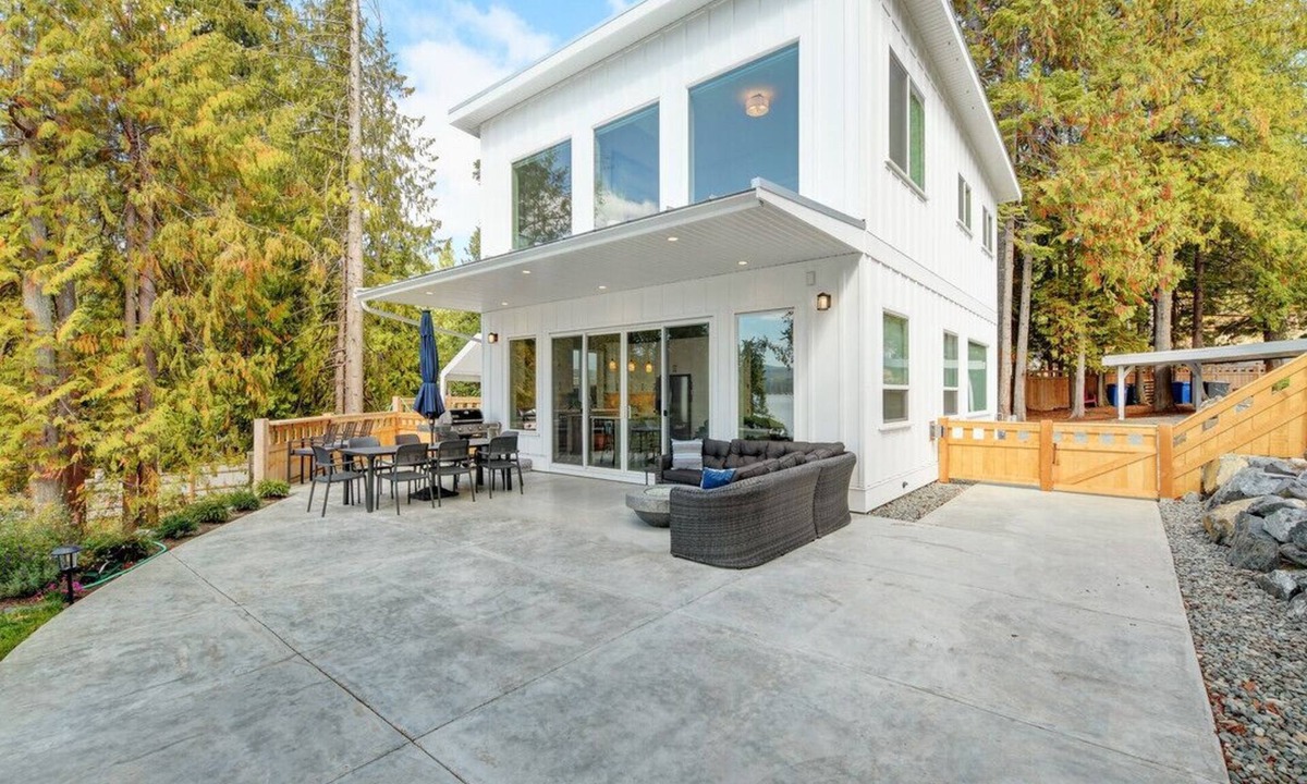 Shawnigan Lake House | Lakefront Cottage on Shawnigan Lake