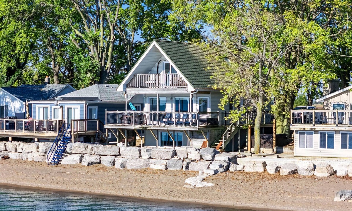Leamington House | Lakefront w/Hot Tub + Private Beach | Near Point Pelee