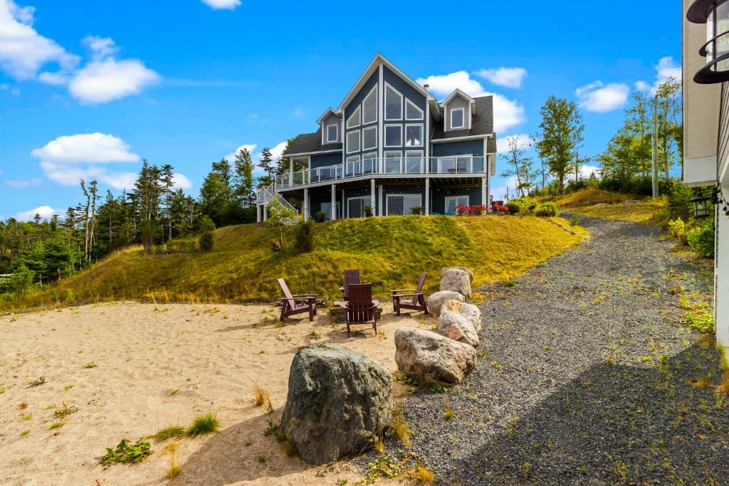 Whitbourne House | Lakehouse on Sunset Waterfront Retreat