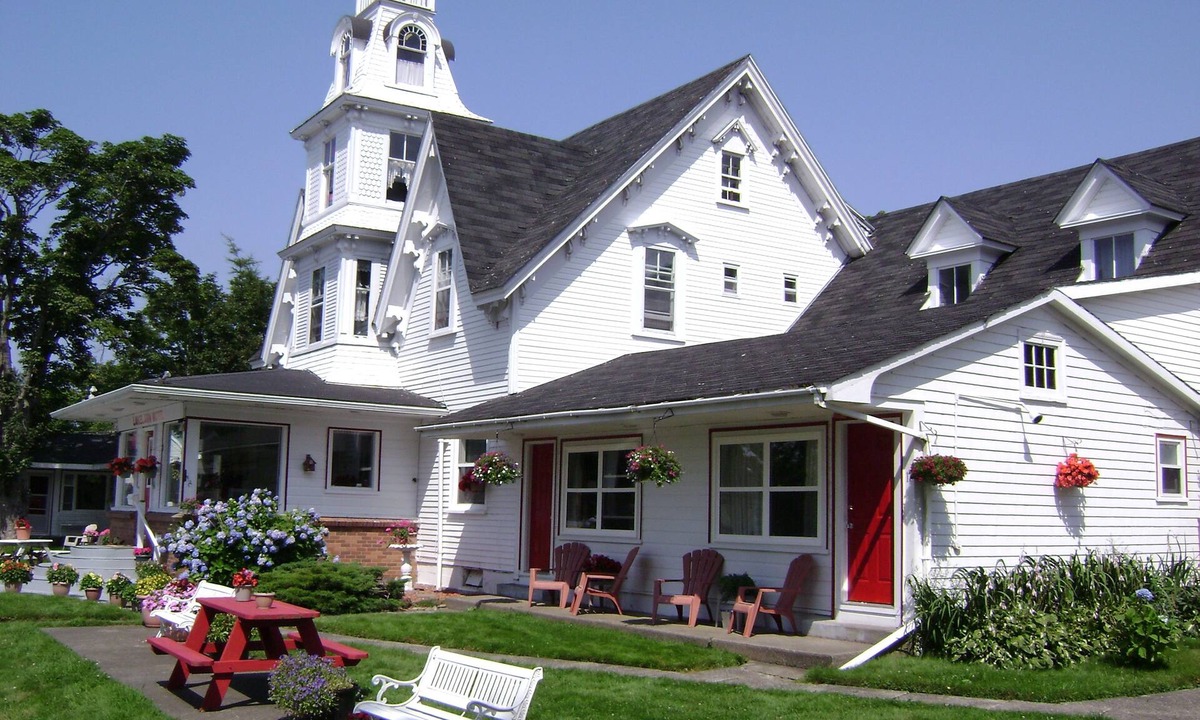 Yarmouth Hotel | Lakelawn B&B Motel