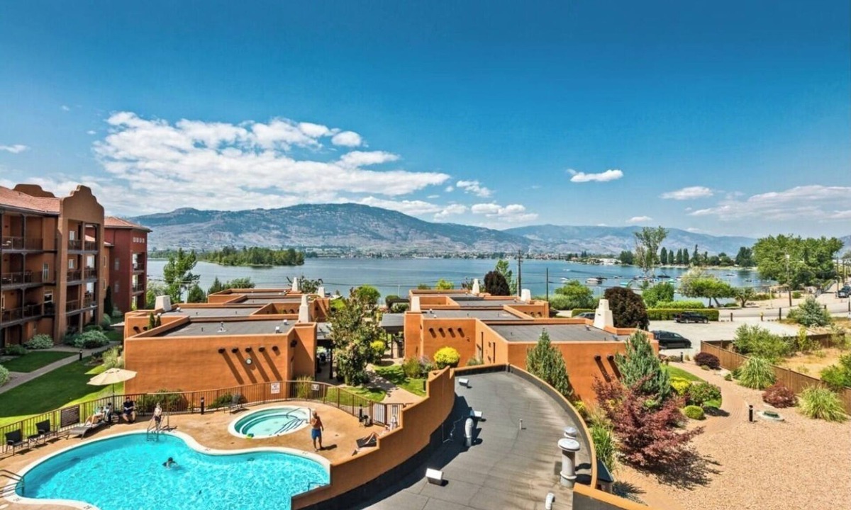 Osoyoos Condo | Lakeshore Villas Resort - Three Bedroom Lakefront Condo
