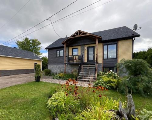 Hebertville House | Lakeside 3BR - Kayak, Spa, FP, Billiards, AC