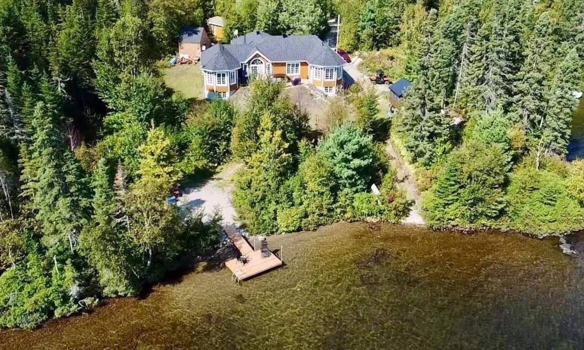 Lamarche Ski Chalet | Lakeside cottage! A haven of peace.