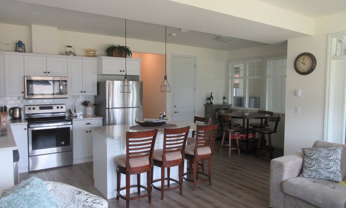 Osoyoos House | Lakeside Getaway