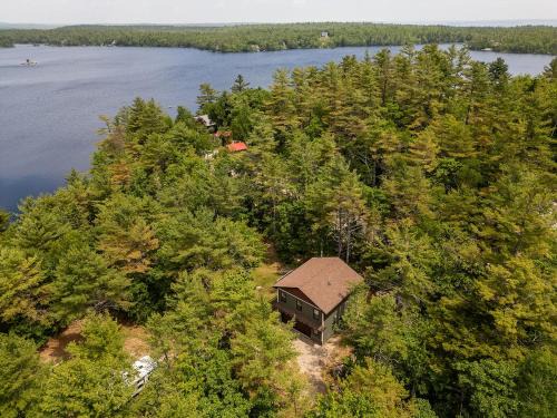 Mill Cove House | Lakeside Getaway Fox Point Cabin