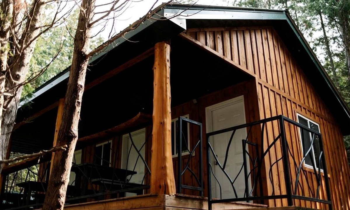 Roseneath Cabin | Lakeside Group Cabin with Huge Deck, Fire Pits & Sunset Views in Ontario, Canada