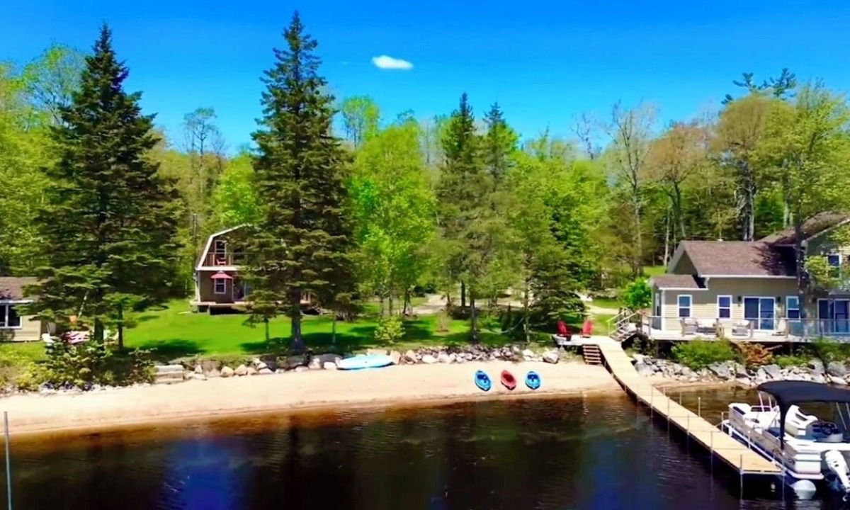 Aldersville House | Lakeside Paradise awaits you!