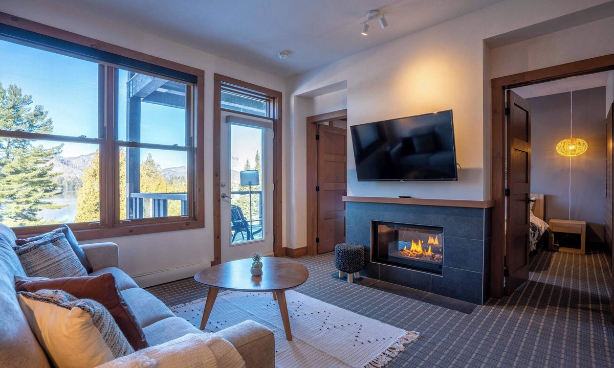 Lac Superieur Village Condo | Lakeside Suite with Mountain View & Resort