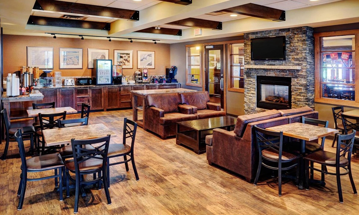 Fort Saskatchewan Hotel | Lakeview Inns & Suites Fort Saskatchewan