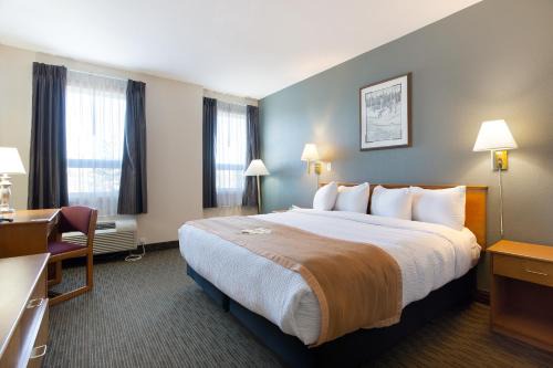 Okotoks Hotel | Lakeview Inns & Suites - Okotoks