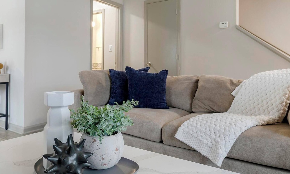 Crabtree Apartment | Landing | Beautiful 2BD, Clubhouse, Gym
