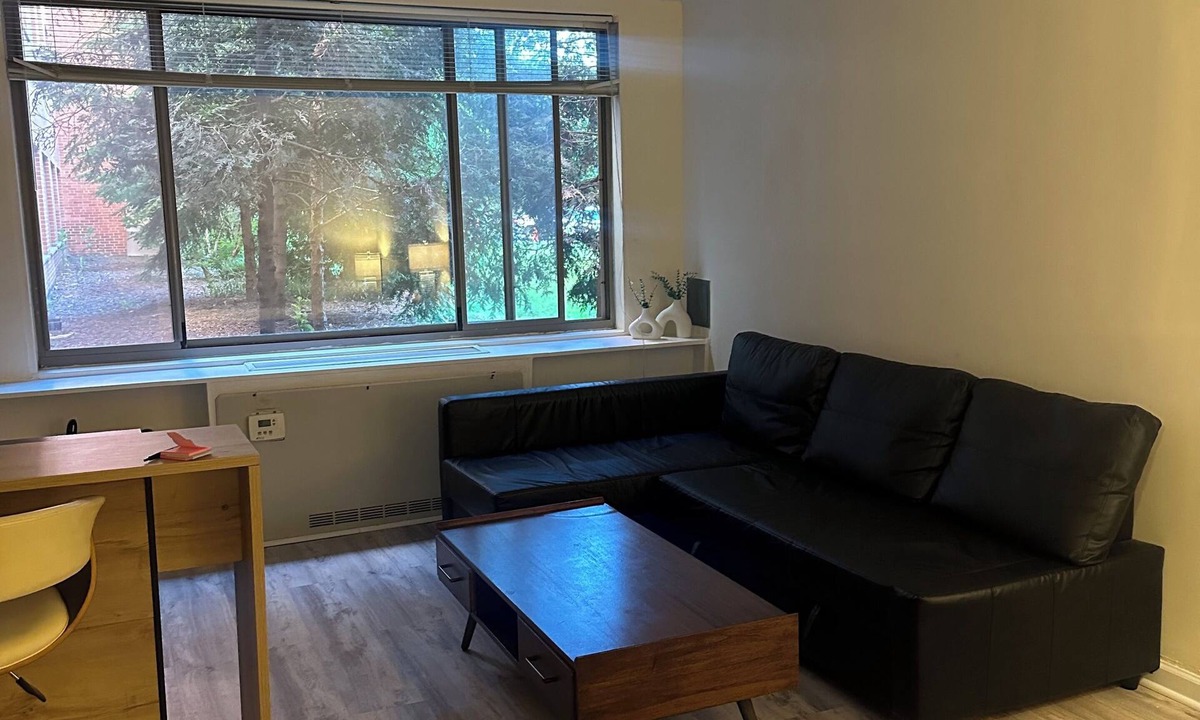 Radnor - Fort Myer Heights Apartment | Large, Cozy studio in Arlington. 1 block from Metro, 1 stop from DC!