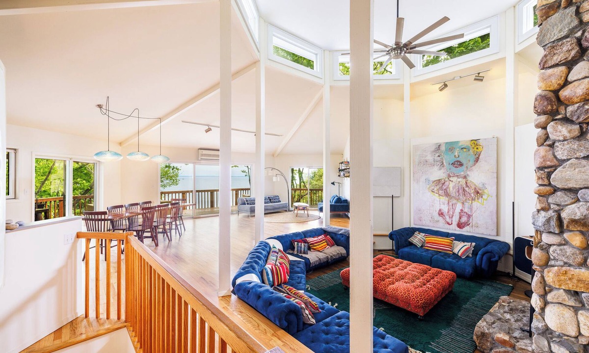 Baiting Hollow House | Large home with wraparound ocean views