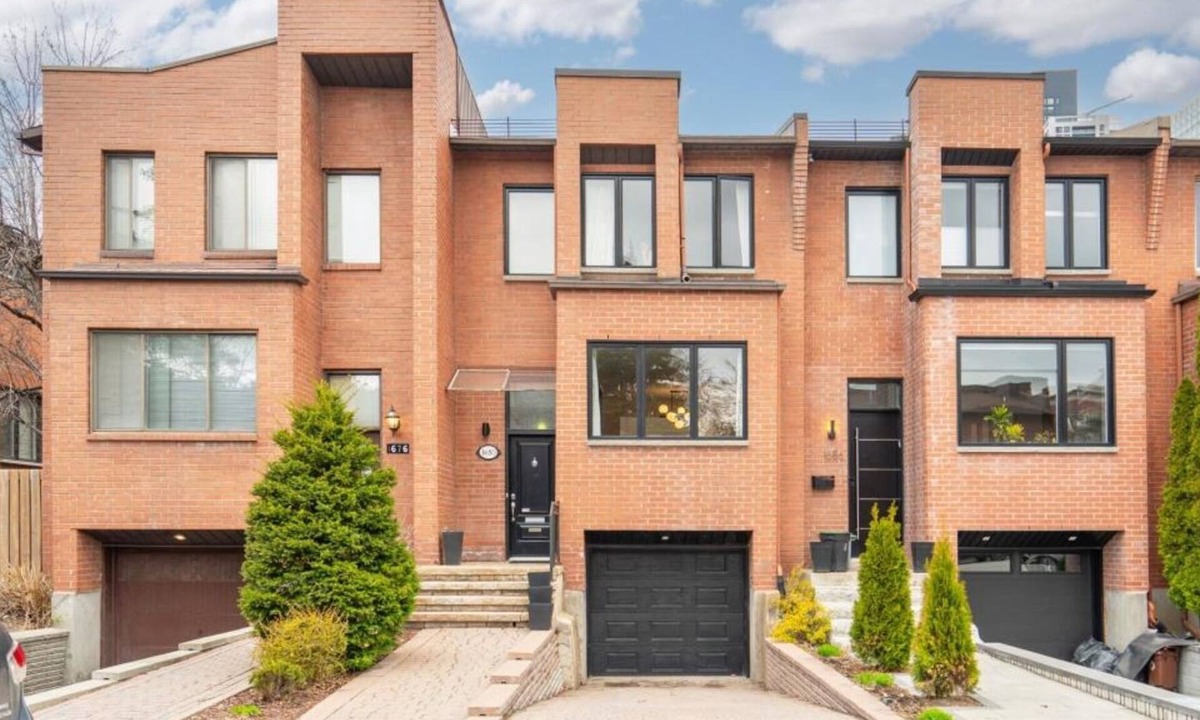 Downtown Montreal House | Large private room available in charming city townhouse