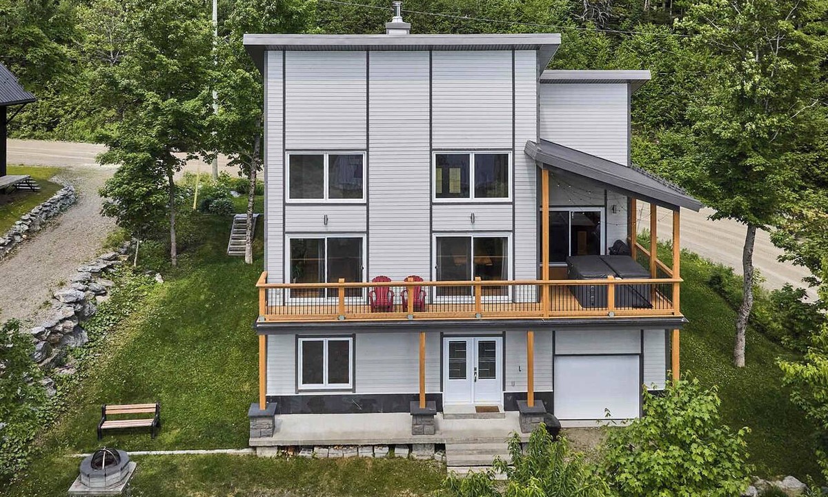 Saint-Philemon Ski Chalet | L’Ascension | 4-Season Spa & Mountain View