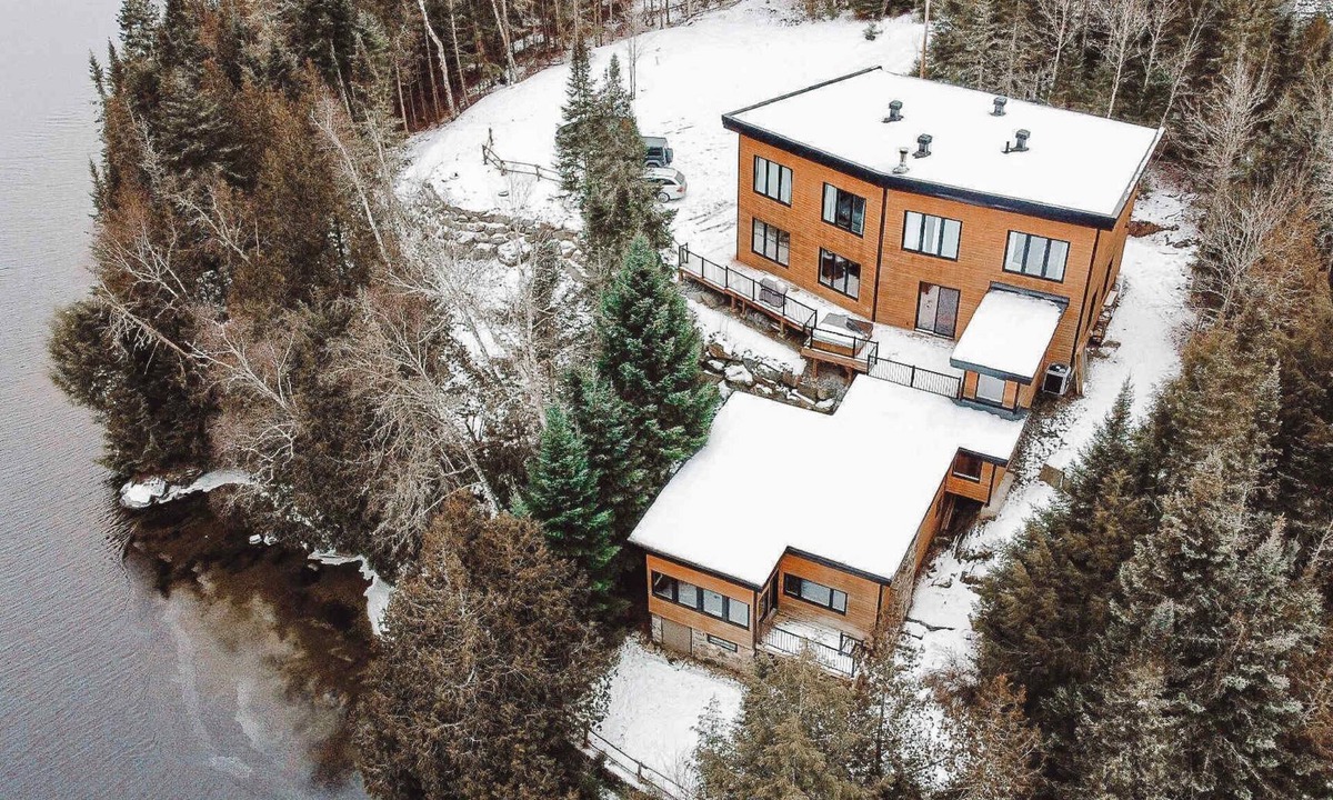 La Minerve Ski Chalet | Lazy Bear Lake House w/Cozy Spa