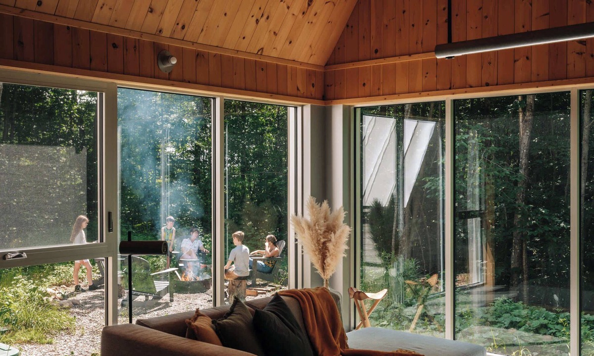 Chertsey Ski Chalet | Le Bois & Lumière - Woodland Retreat, Sauna, Fire & Snowy Trails