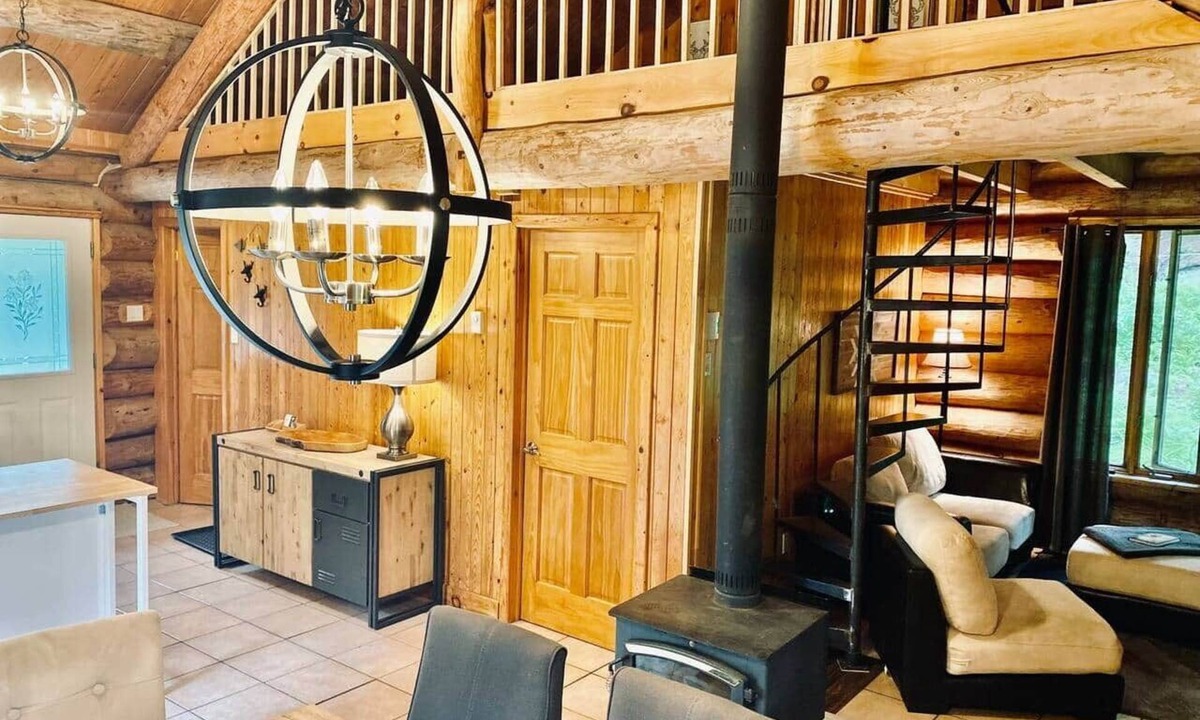 Saint-Gabriel-de-Valcartier Ski Chalet | Le Rondin, Log cabin with spa, 5 min from Valcartier Vacation Village
