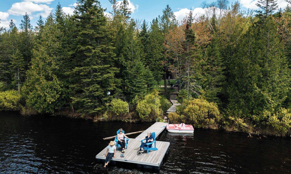 Chertsey Ski Chalet | Le Pesca: Lakefront Retreat, Hot Tub & Kayak